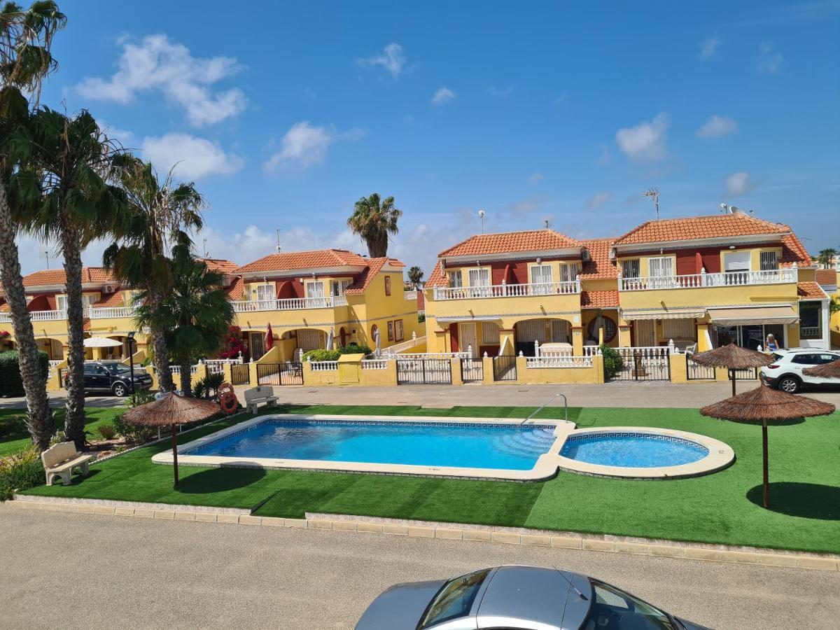 2 Bedroom Property In Closed Urbanisation Torrevieja Exterior foto