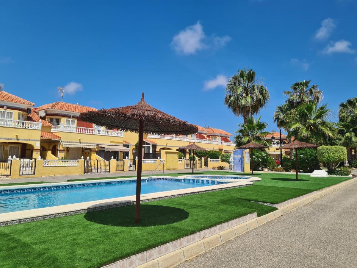 2 Bedroom Property In Closed Urbanisation Torrevieja Exterior foto